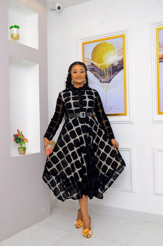Classic Ladies' Black and White Triangular Flowing Gown for All Seasons