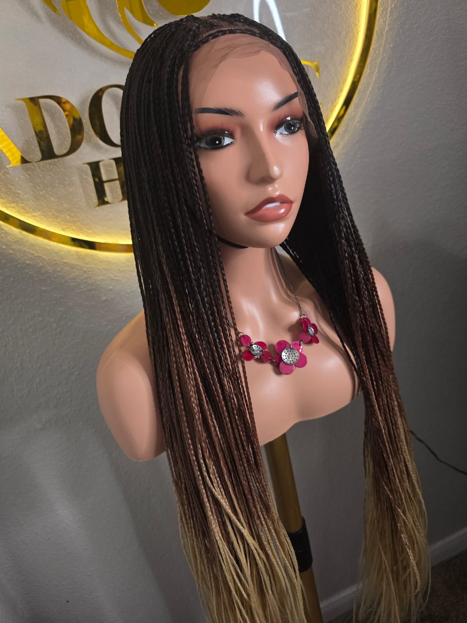 Elegant Brown and Cream Knotless Bone straight Synthetic Braided Wig for classic ladies. Lightweight, stylish, comfortable, and easy to wear. Perfect for work, church, outings, and special occasions. Look classy without salon stress.
